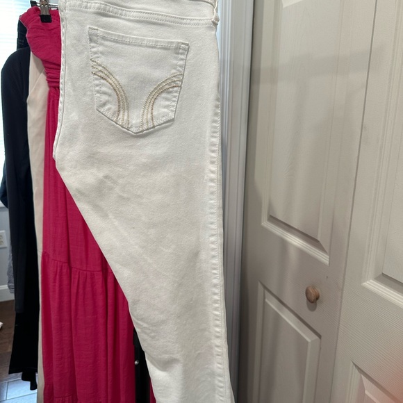 Hollister - Picture 4 of 5